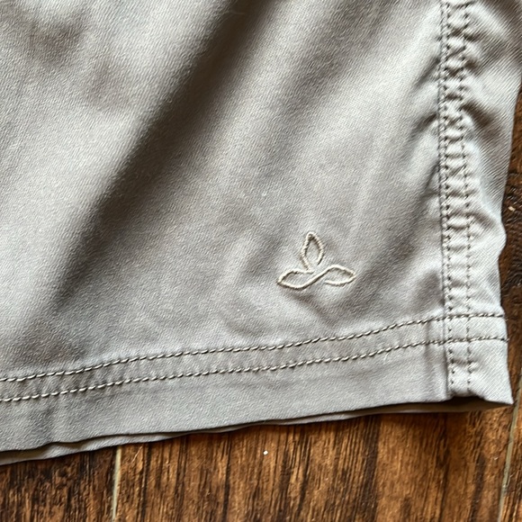 Prana men’s size 36 waist and 9 inch length shorts - Picture 7 of 11